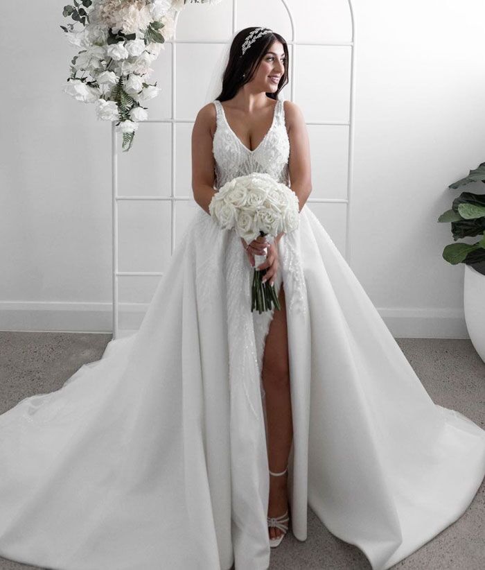 bohemian lace wedding dress Sylvette – Boho A-Line with Long Sleeves – A & M Enterprises Bridal 2025SS The neckline is a Waist Size:27″ Rustic Relaxed Country Garden